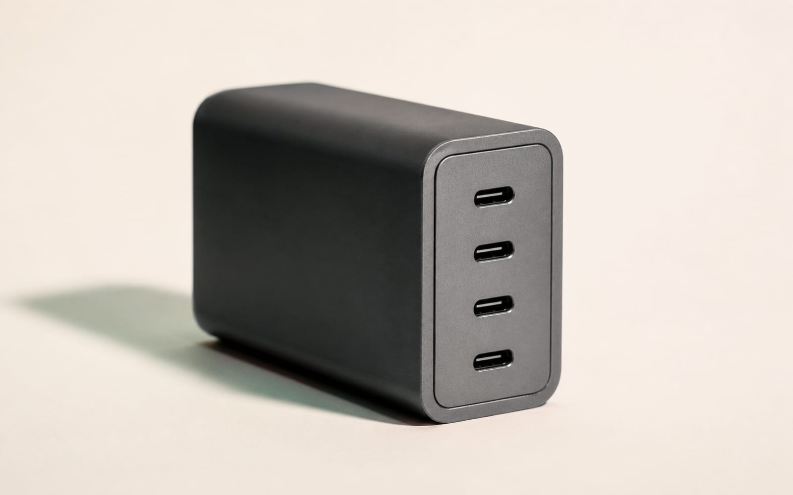 出力の異なるUSB-C充電器を並べた説明用写真